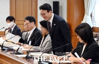  인사하는 김민석 국무총리 [포토]