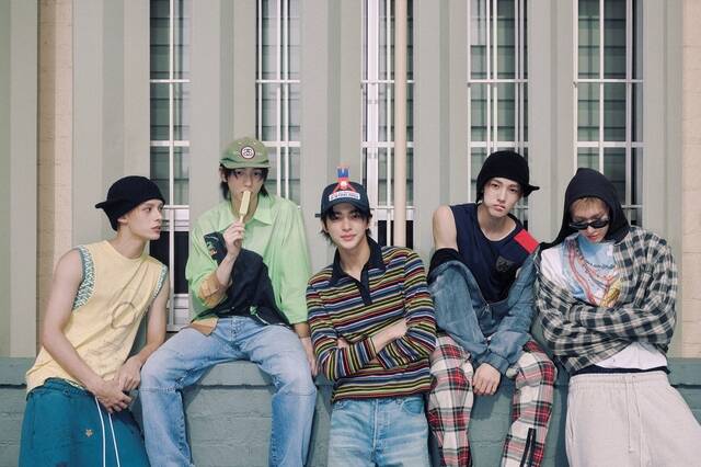 코르티스가 데뷔 앨범 발매 5일 만에 판매량 38만 장을 돌파하며 올해 데뷔한 보이그룹 중 초동 1위에 올랐다. /빅히트 뮤직