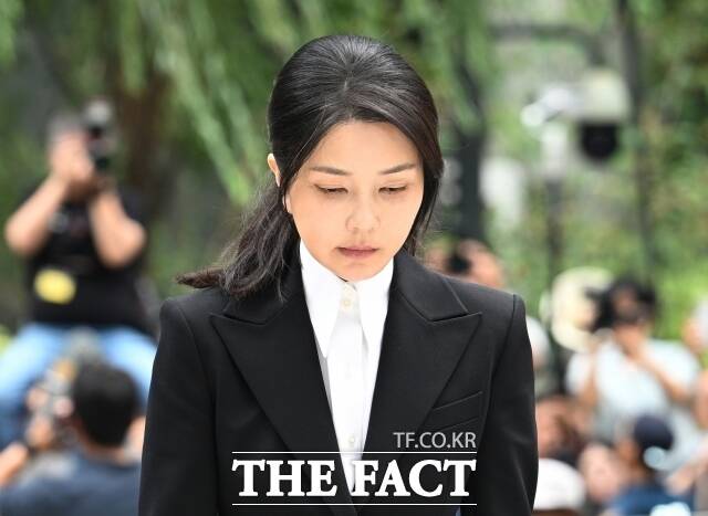 백승아 더불어민주당 원내대변인은 13일 서면 브리핑을 통해 특검은 김건희와 연관된 권력형 교육농단에 대한 진실을 밝히고, 책임자를 처벌해 정의를 세워야 한다고 촉구했다. /박헌우 기자