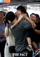  [이슈클립] “밥도 물도 못 먹고 공포에 떨었다”…美서 돌아온 한국인 근로자들 '눈물의 증언' (영상)