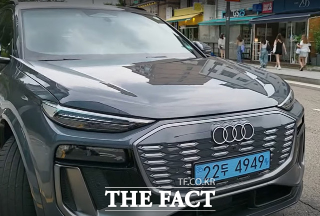 오승혁의 팩트 DRIVE는 아우디의 전기차 기대작 Q6 이트론을 타고 서울, 경기도 고속도로와 일반도로를 여러 시간대에 주행하며 다양한 환경에서 차의 성능을 시험했다. /서울 마포=오승혁 기자