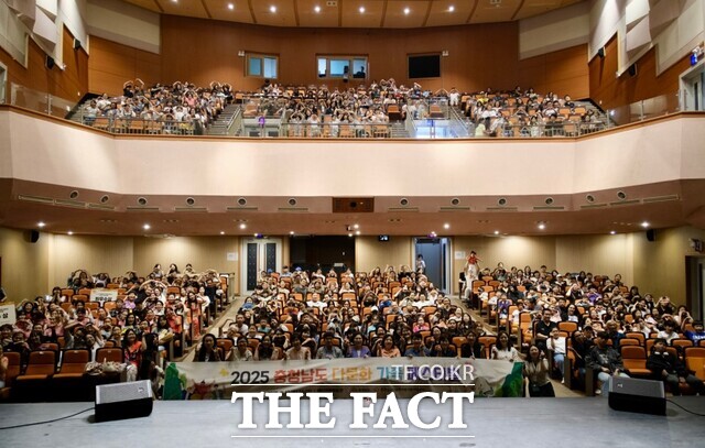 13일 예산군문예회관에서 열린 ‘2025 충남 다문화가족 페스티벌’ 모습. /충남다문화가족센터