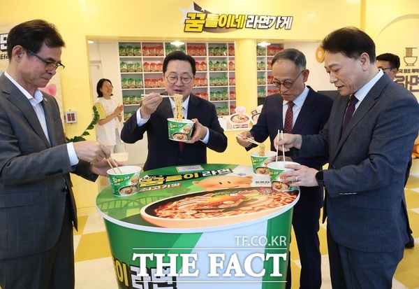 대전시가 12일 꿈돌이하우스 2호점에서 꿈돌이 컵라면 출시 행사를 개최했다./대전시
