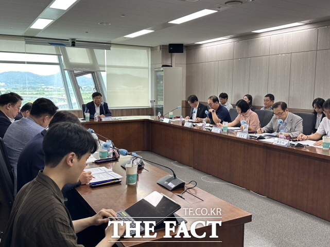 세종시가 15일 시청 6층 회의실에서 창업·벤처 생태계 육성 종합계획 수립을 위한 첫 번째 민관 합동 정례회의를 열었다. /세종시