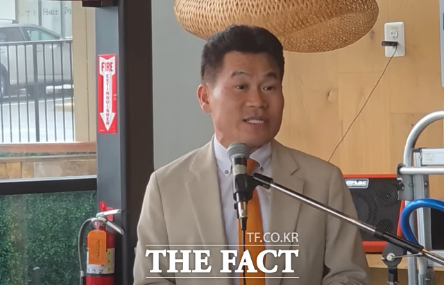 전 한국사 강사이자 보수 유튜버인 전한길 씨가 미국 워싱턴DC의 한인 동포 모임에서 발언하고 있다. /전한길뉴스 캡처