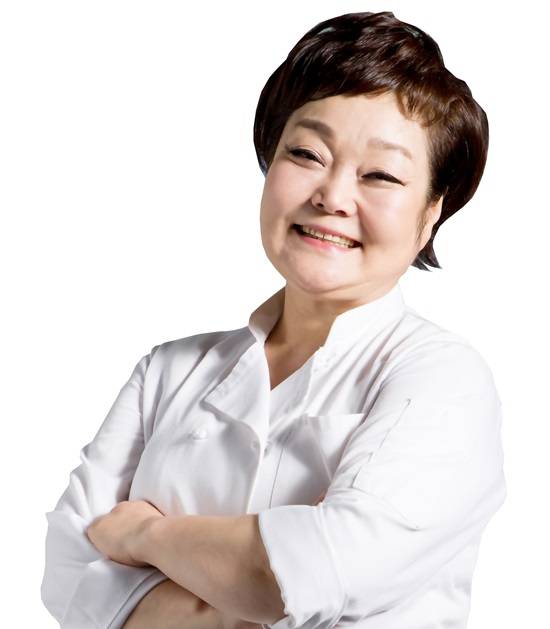 요리연구가 이혜정은 대중문화계를 이끄는 대표적인 셀럽 중 한명이다. 방송에서 그는 음식 전문가로서 자신의 다양한 경험들을 솔직담백하게 풀어내 진한 공감대로 이끈다. /키친스토리