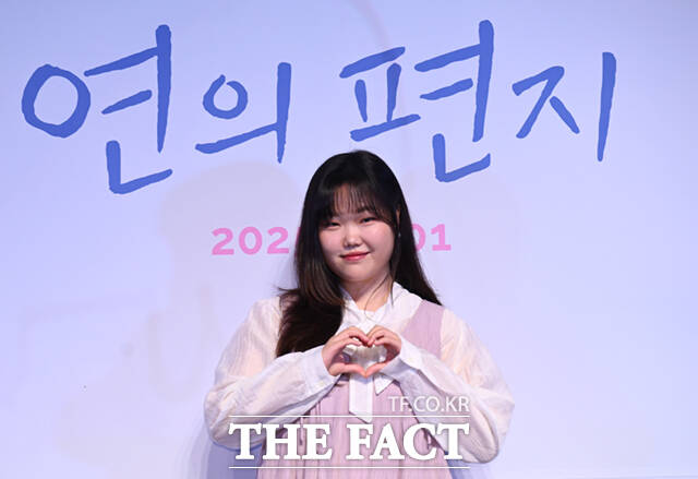 악뮤(AKMU) 이수현이 15일 서울 송파구 롯데시네마 월드타워점에서 열린 영화 연의 편지 언론시사회 및 기자간담회에 참석해 포즈를 취하고 있다. /이새롬 기자