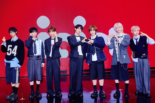 그룹 아이딧의 박성현 백준혁 김민재 장용훈 정세민 박원빈 추유찬(왼쪽부터)이 15일 오후 서울광진구 예스24라이브홀에서 데위 앨범 아이 디드 잇.의 발매를 기념해 미디어 쇼케이스를 열고 데뷔 활동을 시작했다./스타쉽엔터테인먼트