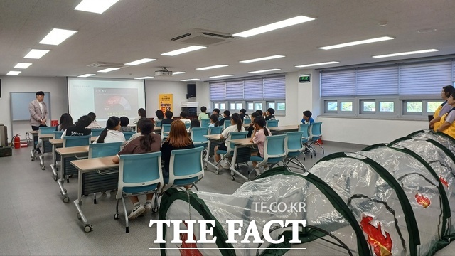 강진군이 관내 지역아동센터를 대상으로 찾아가는 ESG 안전교육을 실시하고 있다. /강진군