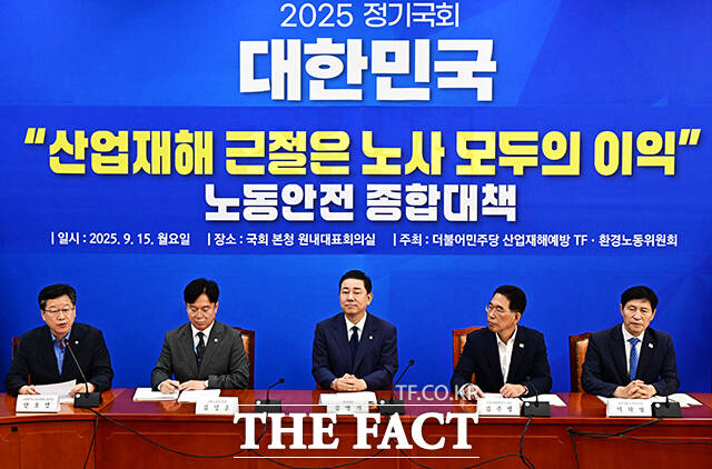 인사말 하는 안호영 환노위원장(왼쪽).