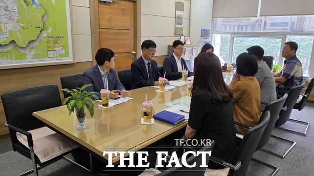 광주시와 대구시가 15일 광주시청에서 달빛동맹 공동 협력과제 발굴과 향후 추진 방향에 대한 실무회의를 개최하고 있다./광주시
