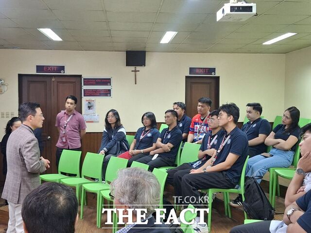 전남대학교가 필리핀 마닐라 지역 주요 대학을 방문해 대학 관계자와 학생들을 대상으로 입시설명회를 개최하고 있다./전남대학교