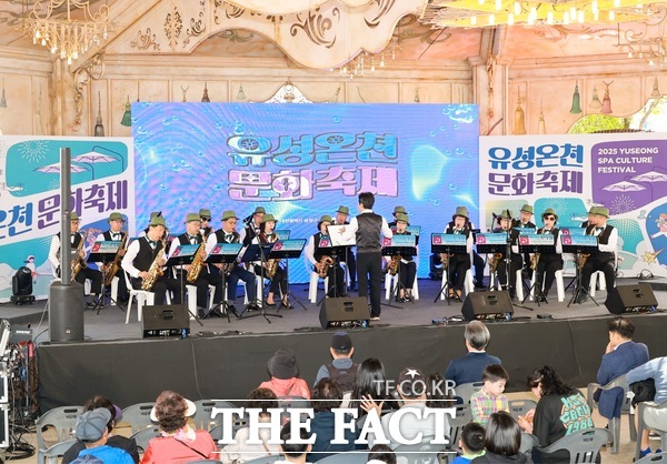 지난 5월 두드림공연장에서 열린 유성온천문화축제 미니 오케스트라 연주 공연 모습 /대전 유성구