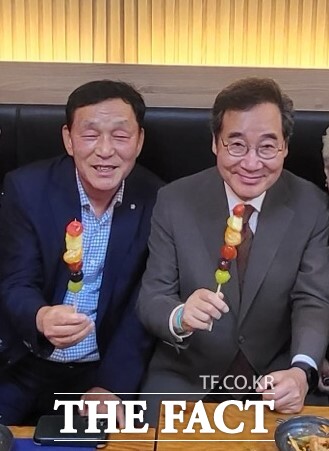 김철민 전 국회의원(사진 왼쪽)과 이낙연 전 새미래민주당 상임고문. /독자 제공