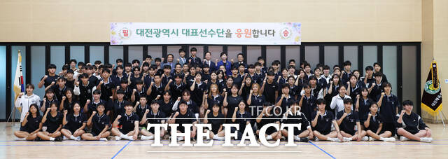 15일 설동호 교육감이 대전체고를 찾아 전국체육대회 출전 선수 및 지도자들을 격려하고 있다. /대전시교육청