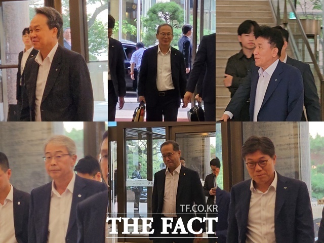 이억원 금융위원장과의 간담회를 위해 금융지주 회장들이 15일 오후 서울 중구 은행연합회로 들어오고 있다. (왼쪽부터 차례대로) 진옥동 신한금융 회장, 양종희 KB금융 회장, 함영주 하나금융 회장, 임종룡 우리금융 회장, 이찬우 농협금융 회장, 황병우 iM금융 회장. /이선영 기자