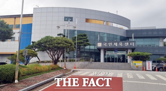 정읍시는 시설물 안전 및 유지에 관한 특별법에 따라 올해 10월까지 관리 대상 공공체육시설을 대상으로 정기 안전점검을 실시한다. /정읍시