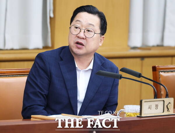 이장우 대전시장이 15일 주간업무회의를 주재하고 있다. /대전시