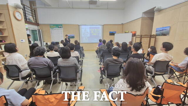 고흥군이 신병주 교수를 초청해 명사특강을 개최하고 있다./고흥군