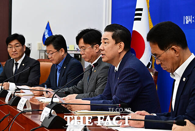 인사말 하는 김병기 더불어민주당 원내대표.