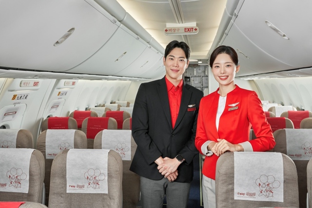 티웨이항공은 오는 22일 오후 2시까지 공식 채용 사이트를 통해 신입 객실 승무원 채용 지원서를 접수한다고 15일 밝혔다. /티웨이항공