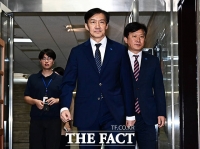  첫 비대위 회의 주재한 조국 