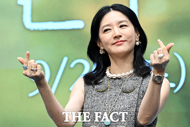 배우 이영애가 16일 오후 서울 구로구 신도림 디큐브시티 더 세인트 그랜드볼룸에서 열린 KBS2 토일 미니시리즈 은수 좋은 날 제작발표회에 참석해 포즈를 취하고 있다. /남용희 기자