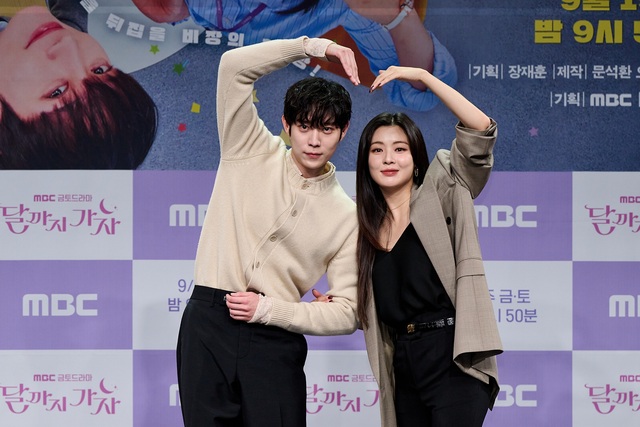 배우 김영대(왼쪽)와 이선빈이 16일 오전 11시 서울 마포구 MBC 본관 1층 골든마우스홀에서 열린 MBC 새 금토드라마 달까지 가자 제작발표회에 참석해 작품과 관련한 다양한 이야기를 들려줬다. /MBC