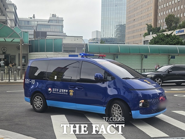 삼부토건 주가조작 의혹의 핵심 인물인 이기훈 삼부토건 부회장 겸 웰바이오텍 회장이 구속 후 처음으로 특검에 출석했다. /이다빈 기자