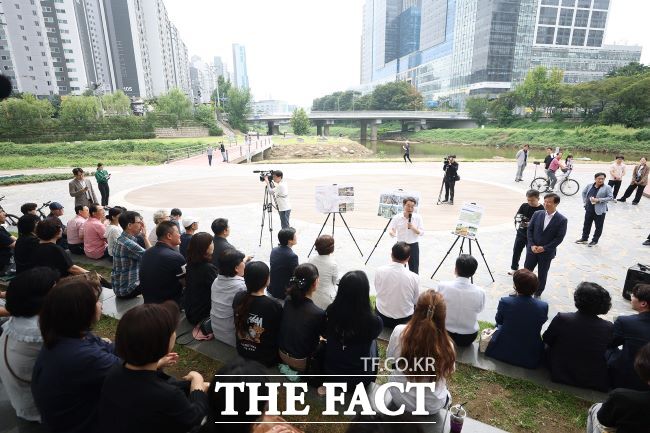 16일 안양천 찾은 김동연 경기도지사가 발언하고 있다. /경기도