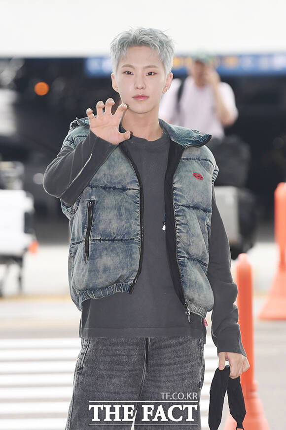 세븐틴 호시가 비아 은돌라 만산사 공립학교 교실 신축과 리모델링을 위해 1억 원을 기부했다. /장윤석 기자