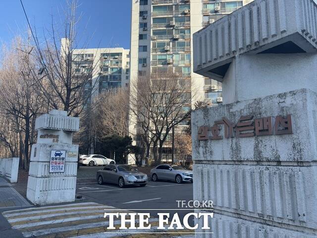 서울 서초구 삼호가든5차아파트 재건축 조합원 사이에서 최고 층수를 높여야 한다는 목소리가 나오고 있다. 초고층 랜드마크를 통해 아파트 가치를 올리자는 주장이다. /공미나 기자