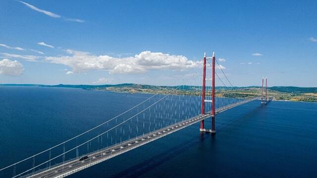 DL이앤씨가 SK에코플랜트와 함께 시공한 튀르키예 차나칼레 대교가 국토교통부로부터 해외건설 10대 프로젝트에 선정됐다. /DL이앤씨