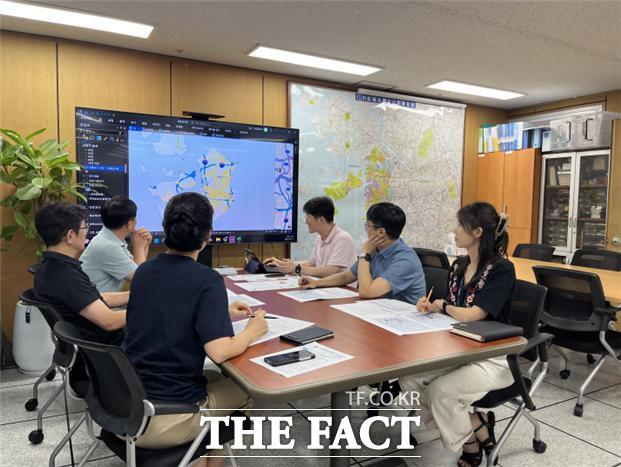 인천시 소속 정책연구팀(도시계획과)이 인공지능(AI) 등 새로운 기술을 활용해 시민의 목소리를 365일 24시간 반영할 수 있는 새로운 방법론을 개발했다. /인천시