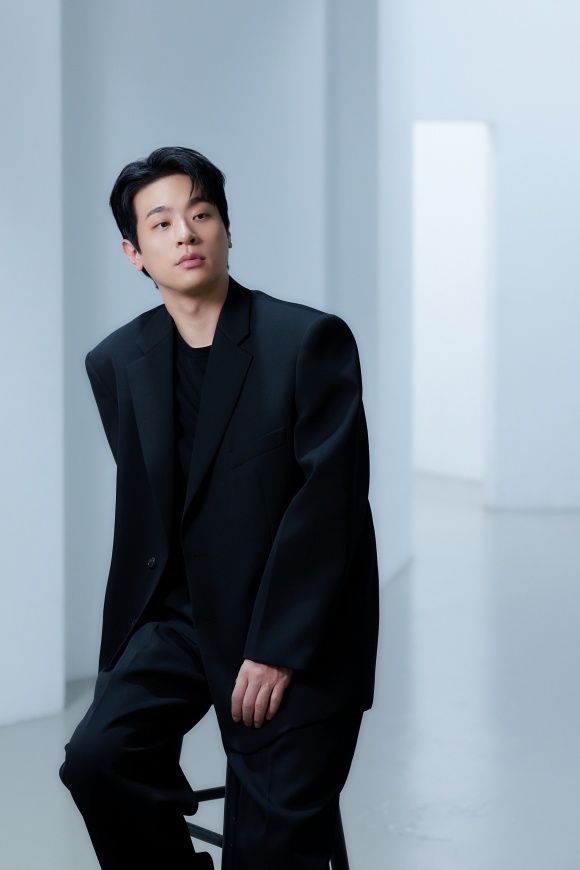 박정민은 비교적 많은 분께서 소문을 듣고 오셔서 해석하는 재미를 느끼셨으면 좋겠다고 많은 관람을 독려했다. /플러스엠 엔터테인먼트