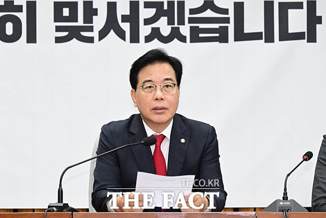 송언석 국민의힘 원내대표가 16일 더불어민주당의 조희대 대법원장 사퇴 요구와 관련해 헌법이 보장한 삼권 분립을 정면으로 부정하는 폭거라고 강하게 비판했다. /남윤호 기자