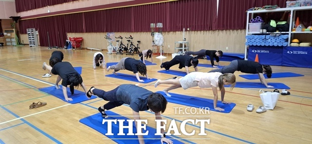 진주시의 다양한 평생학습 프로그램이 시민들로부터 호응을 얻고 있다./진주시