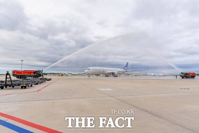 계류장 지역에 주기된 스칸디나비아 항공기. /인천공항공사