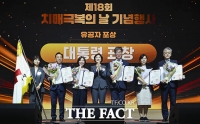  '치매극복의 날' 기념 촬영하는 이스란 1차관 [포토]