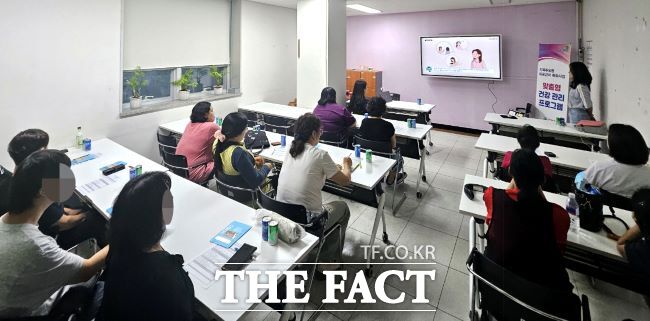자활근로자 정신건강 검진 및 스트레스 관리 교육 모습./의왕시