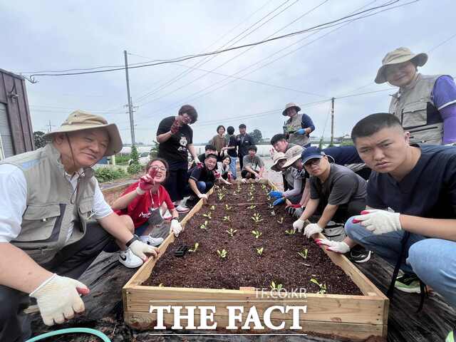 당진시농업기술센터 도시농업형 게릴라 가드닝과 원예교육 프로그램 운영 장면. /당진시