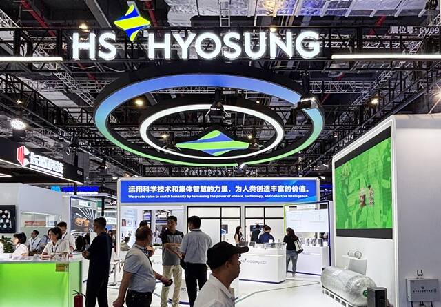 HS효성첨단소재가 중국 상하이에서 열리고 있는 복합소재 전시회 CCE 2025에 참가해 탄소섬유 특화 제품을 선보이고 있다. /HS효성