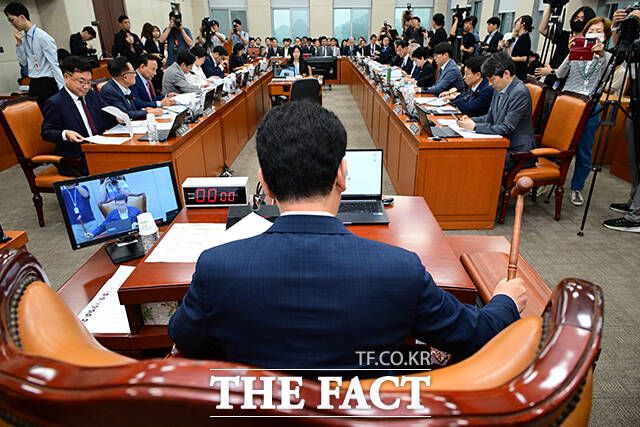 정부조직법 개정안을 둘러싸고 여야가 정면으로 충돌했다. 더불어민주당은 국민의힘이 이재명 정부의 국정 운영에 발목을 잡고 있다고 비판했고, 국민의힘은 민주당의 일방적 추진을 의회 독재라고 규정하며 강하게 반발했다. /남윤호 기자