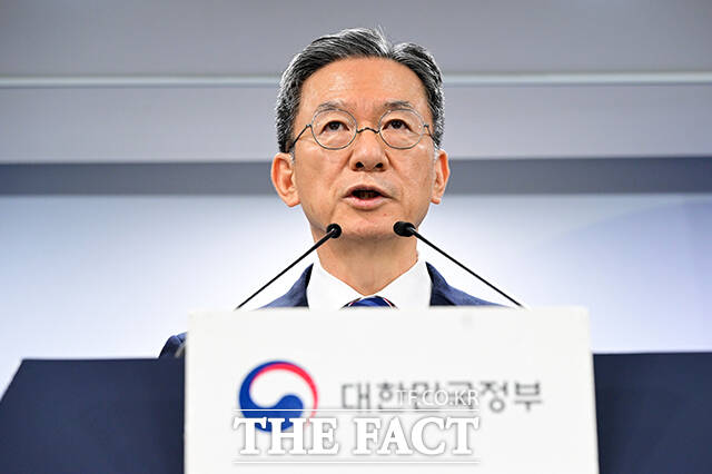 정성호 법무부 장관이 지난달 11일 오후 서울 종로구 정부서울청사에서 광복절 특별사면과 관련해 브리핑하고 있다. /임영무 기자