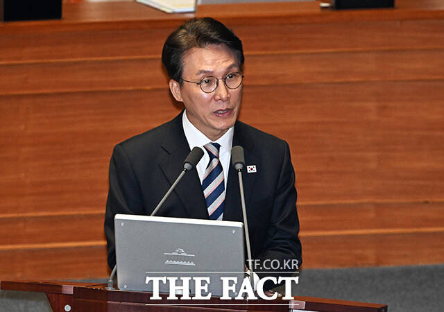 질의에 답변하는 김민석 국무총리.