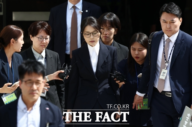 양평고속도로 종점 변경 특혜 의혹 과정에 관여한 혐의를 받는 국토부 서기관 김 모 씨가 법정구속됐다. 사진은 김건희 여사. /사진공동취재단