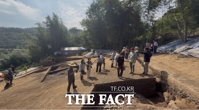 가야읍 묘사리 토기요지Ⅱ 발굴조사 현장 공개회 모습/함안군