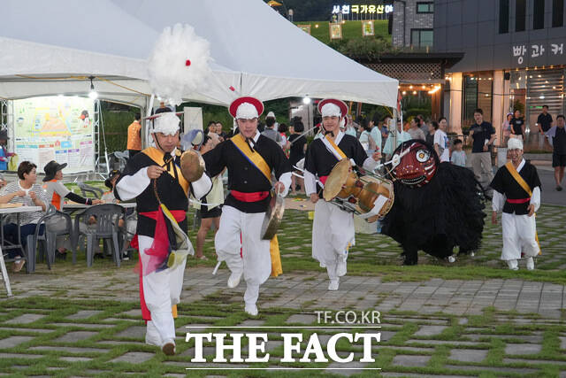 서천 국가유산 야행에서 시연된 풍물놀이 모습. /서천군