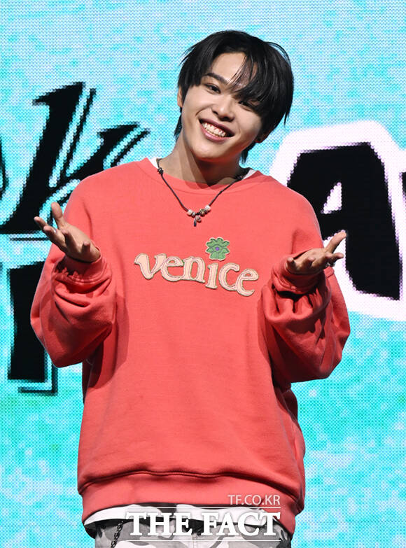 JYP 신인 보이그룹 킥플립 아마루가 심리적 불안 증세로 인해 당분간 치료와 안정에 전념한다. /이새롬 기자