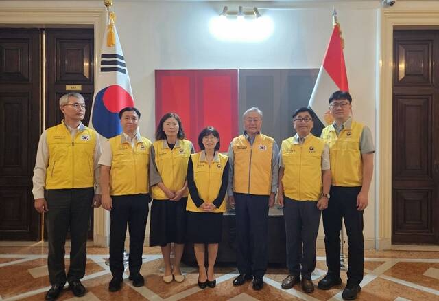 외교부는 이집트 홍해에서 우리 관광객 탑승 선박이 침몰하는 사고를 가정해 모의 훈련 등을 실시했다고 17일 밝혔다. 이집트를 방문한 우리 국민은 지난 2022년 1만4600명에서 지난해 4만2177명으로 증가했다. /외교부